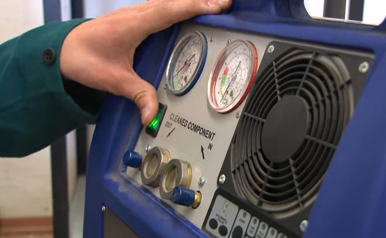 Elektromechanik pro zařízení a přístroje